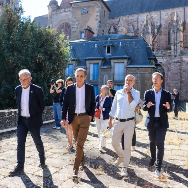 Stéphane Bern à Rodez : visite du chantier du Palais