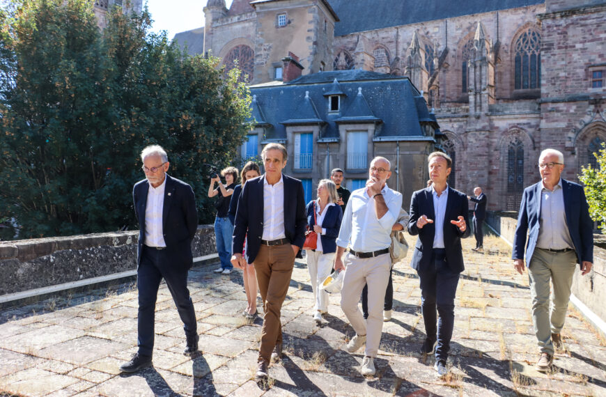 Stéphane Bern à Rodez : visite du chantier du Palais